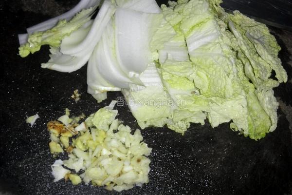 白菜炒豆腐的做法图解1