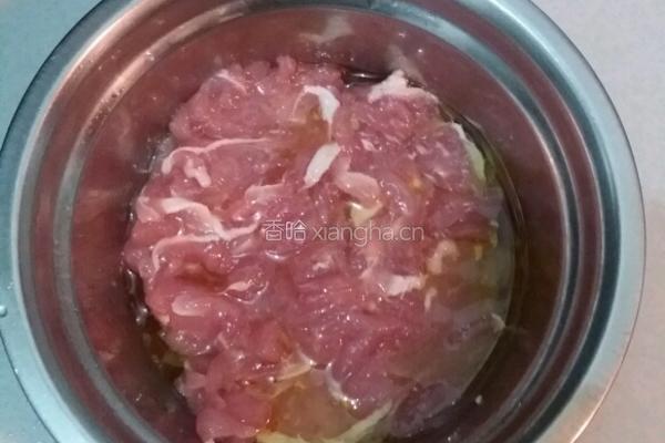 苦瓜炒肉丝的做法图解1