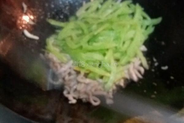 苦瓜炒肉丝的做法图解5