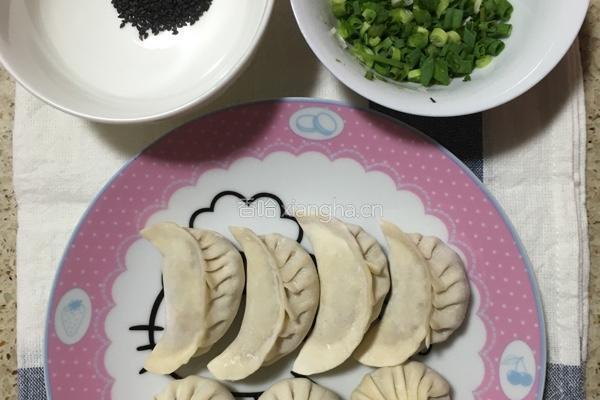 煎饺子的做法图解1