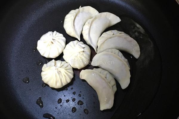 煎饺子的做法图解2
