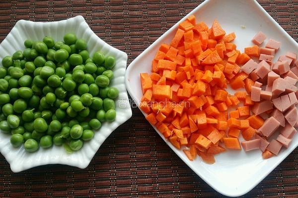 豌豆胡萝卜焖饭的做法图解3