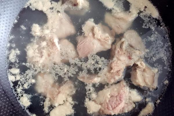 花生排骨汤的做法图解2