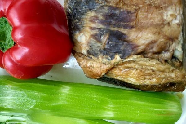 莴笋炒腊肉的做法图解1