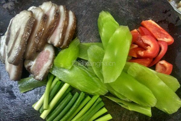 莴笋炒腊肉的做法图解3