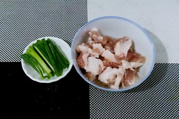 黄花菜烧肉的做法图解2