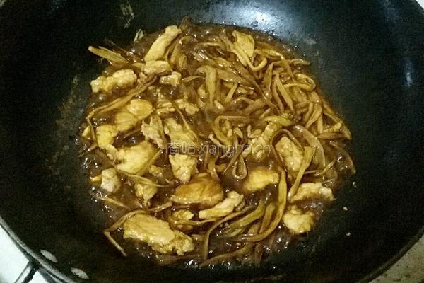 黄花菜烧肉的做法图解7