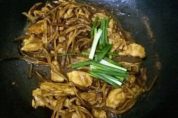 黄花菜烧肉的做法图解8