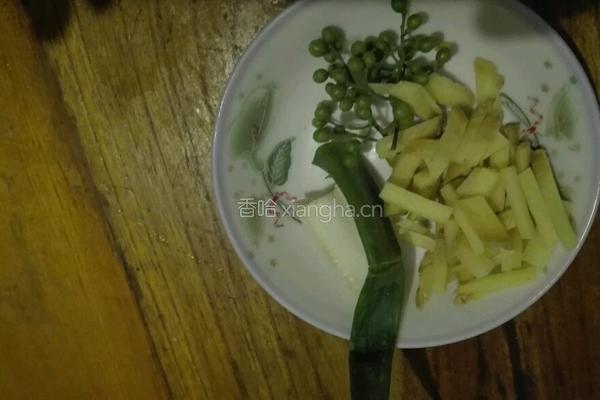 青扁豆小炒肉的做法图解2