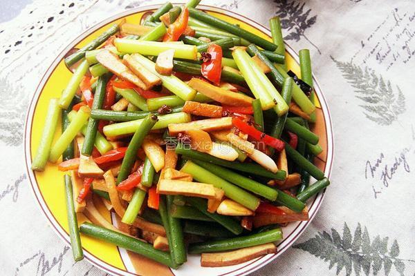 蒜苔炒豆腐干的做法图解8