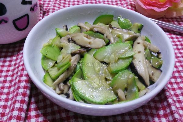 香菇炒西葫芦的做法图解5