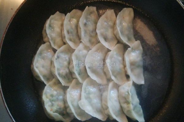 素三鲜锅贴的做法图解11