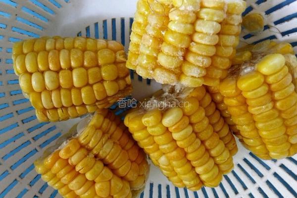 玉米猪骨汤的做法图解2