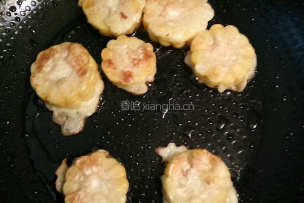 香煎玉米饼的做法图解1