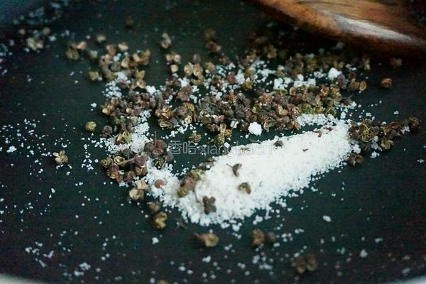 椒盐排骨的做法图解3