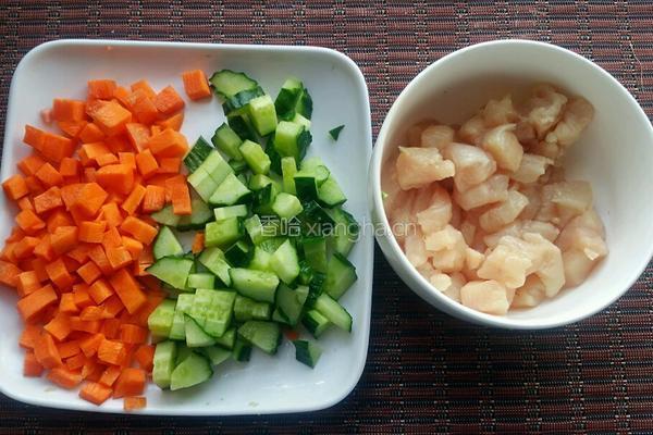 菠萝玉米鸡丁炒饭的做法图解2