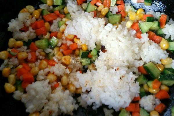 菠萝玉米鸡丁炒饭的做法图解10