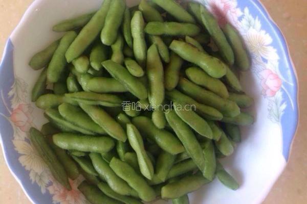 麻辣凉拌毛豆的做法图解1