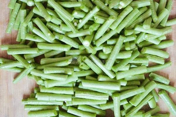 蒜香煸豆角的做法图解3