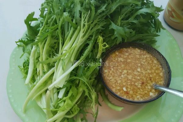 蒜汁麻酱拌苦菊的做法图解2
