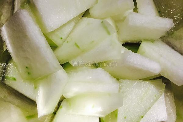 虾皮毛豆烧冬瓜的做法图解2