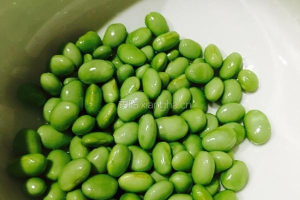 虾皮毛豆烧冬瓜的做法图解1