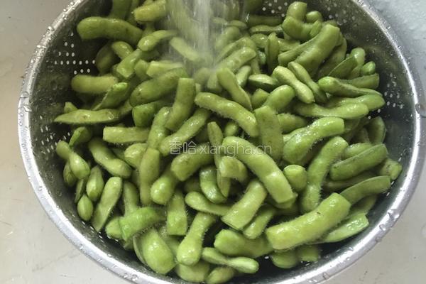 盐水煮毛豆的做法图解3