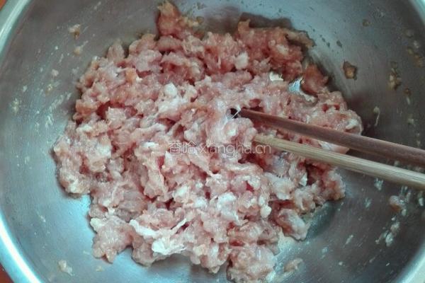 猪肉槐花陷饺子的做法图解8