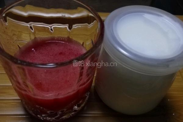草莓酸奶昔的做法图解3