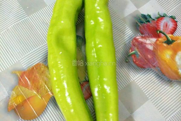 油焖尖椒的做法图解1