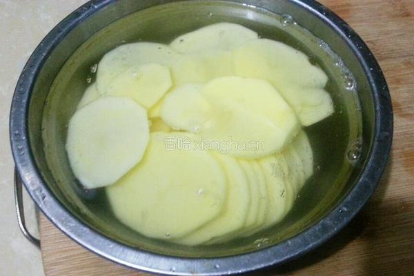 自制零食炸薯片的做法图解3