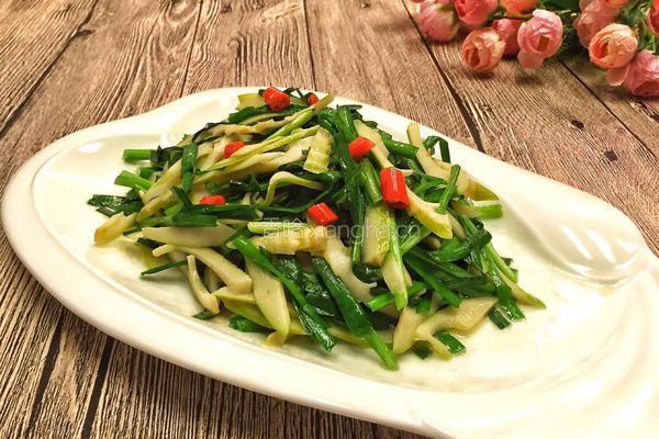 韭菜炒竹笋的做法图解10