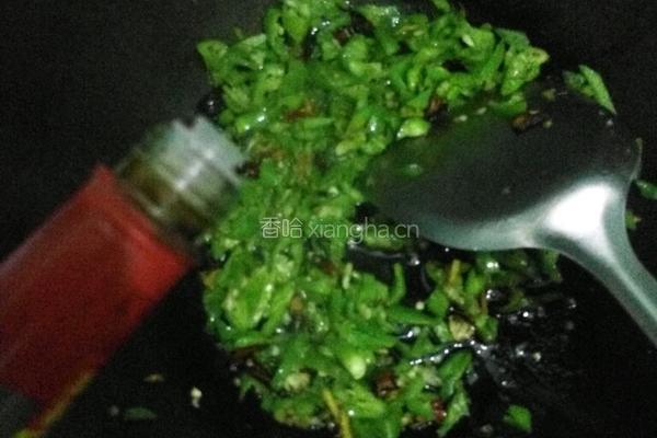 凉拌黄瓜金针菇的做法图解4