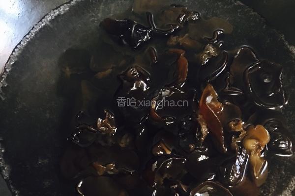 芥香木耳的做法图解1