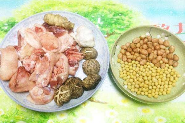 花生黄豆炖猪蹄的做法图解1