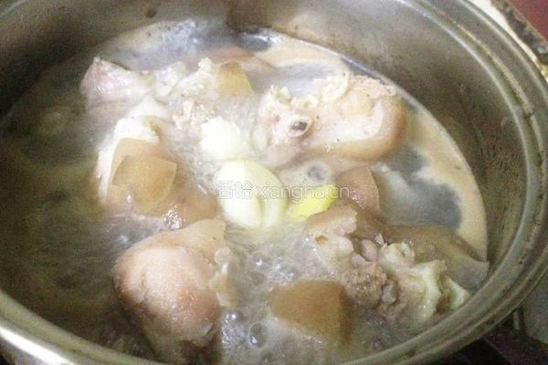 花生黄豆炖猪蹄的做法图解4