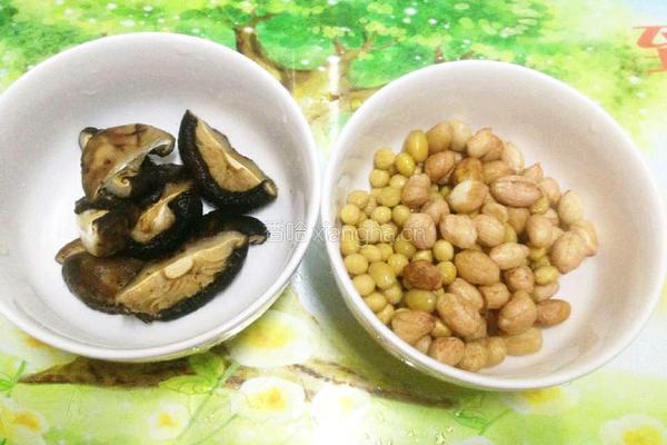 花生黄豆炖猪蹄的做法图解6
