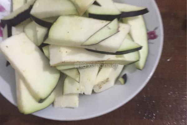 茄子炒肉的做法图解2