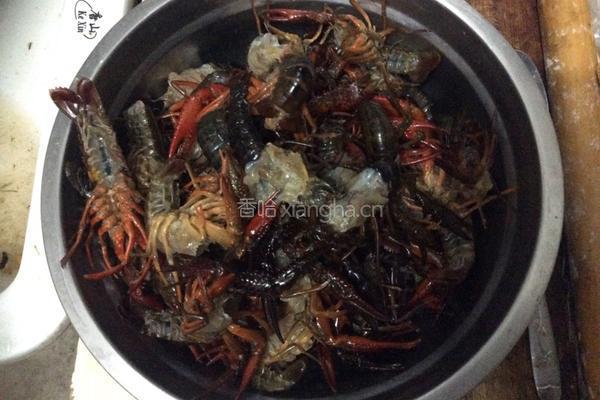 麻辣虾球的做法图解1