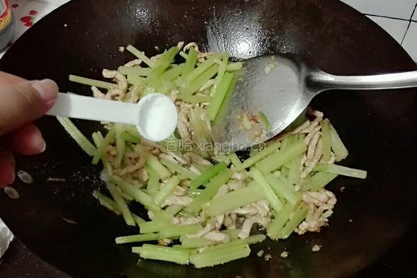 肉丝炒芹菜的做法图解5