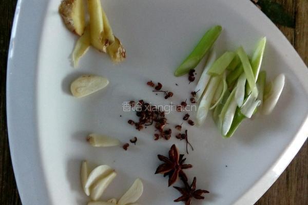 茄汁鲅鱼的做法图解3