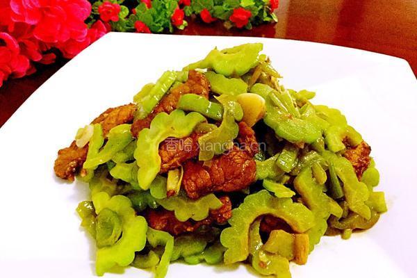 青椒苦瓜炒肉的做法图解11
