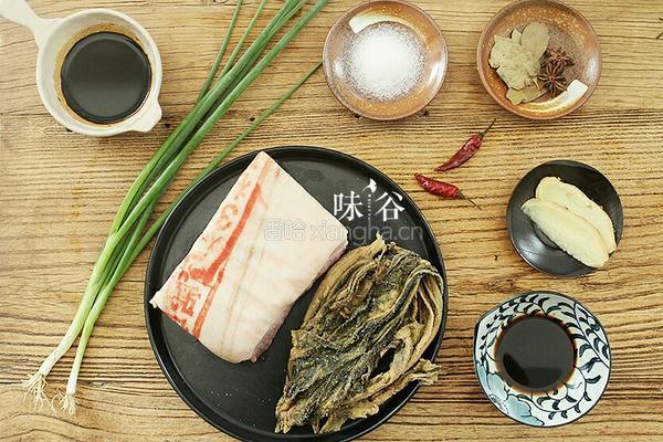 家常梅菜扣肉的做法图解1