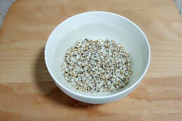 南瓜绿豆薏仁粥的做法图解1
