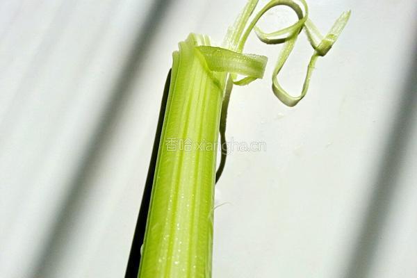 芹菜花生米的做法图解4