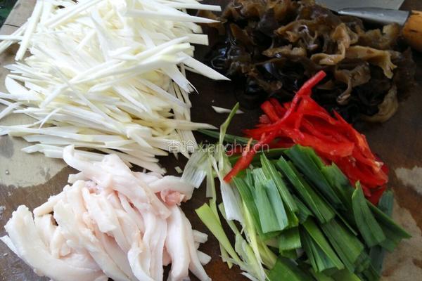 茭白木耳炒肉的做法图解1