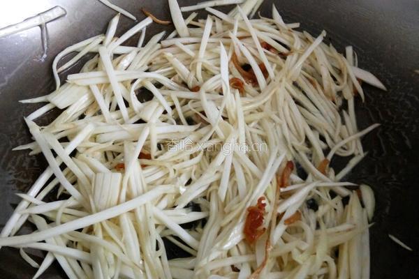 茭白木耳炒肉的做法图解2