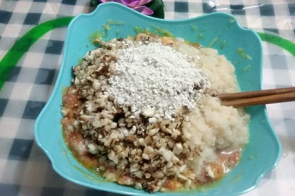 猪肉丸子的做法图解5