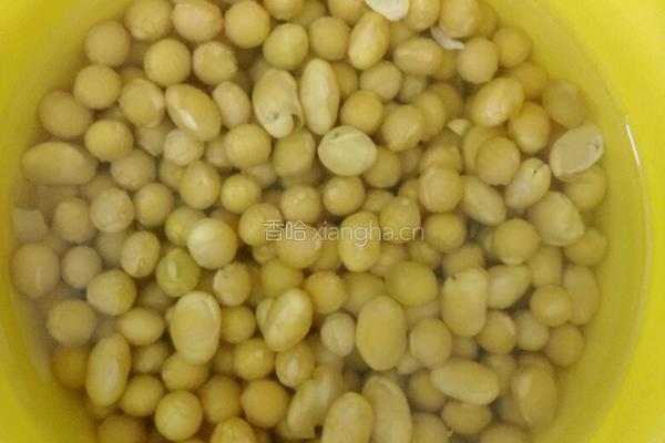 炒黄豆的做法图解1