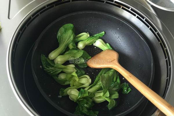 鲜菇炒白菜心的做法图解5